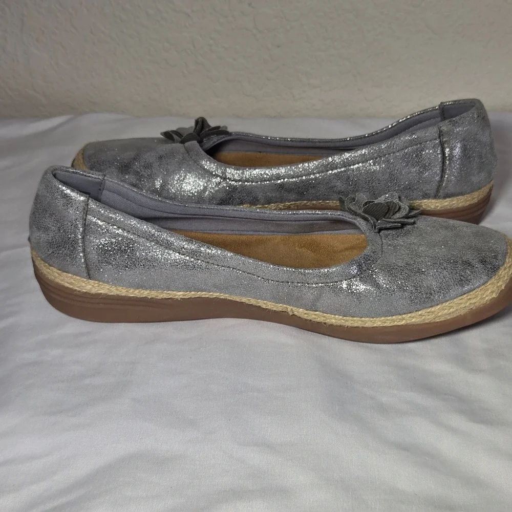 Clarks Collection Silver Metallic Floral Espadrille Flats Ultimate Comfort 11W
